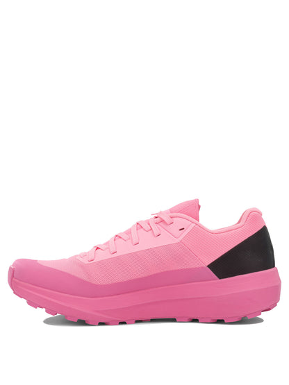 Arc'teryx "Norvan LD 4" Low-top sneakers - Pink