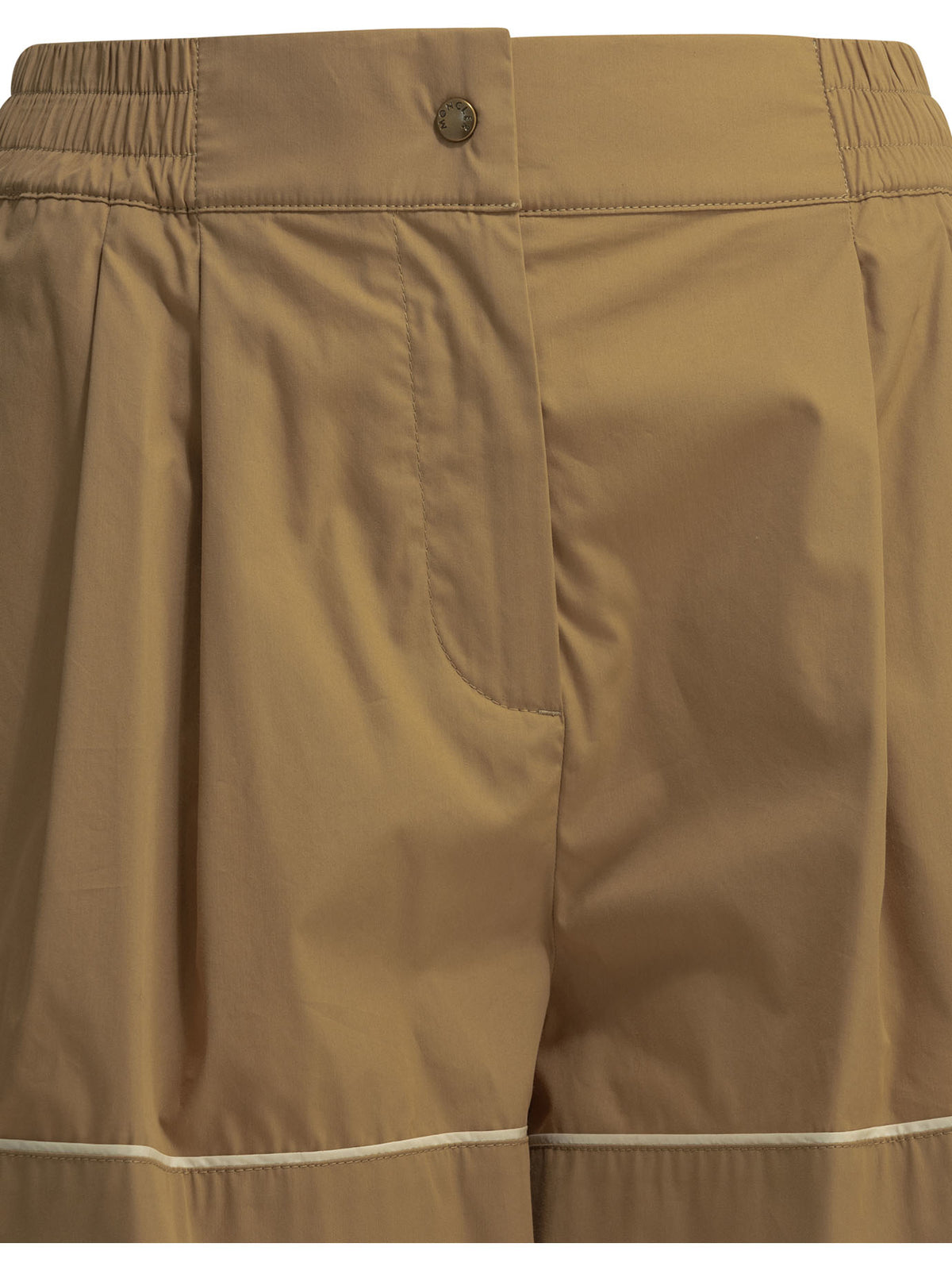 Moncler Utility shorts with reverse logo - Beige