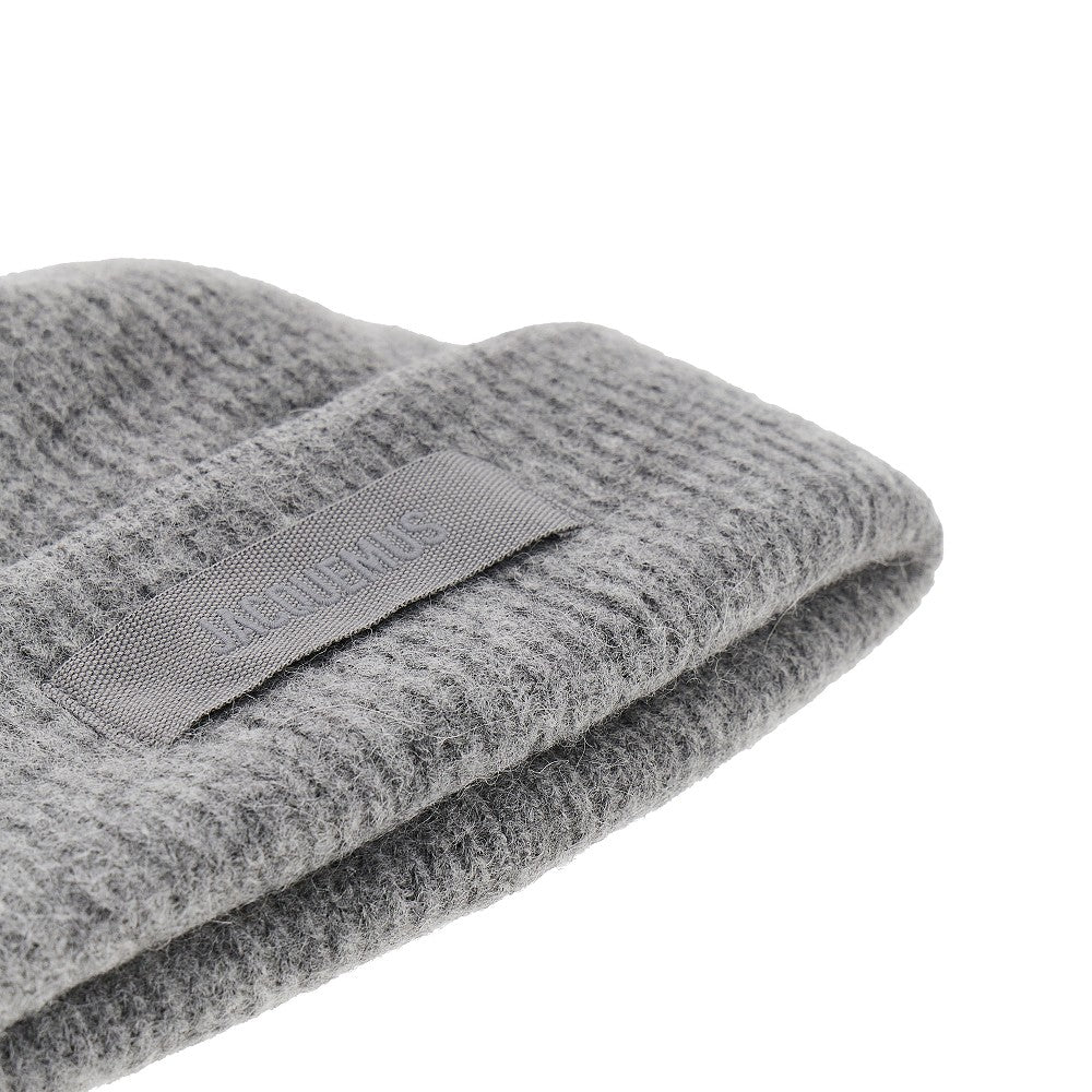 JACQUEMUS Knitted beanie hat with gros-grain logo