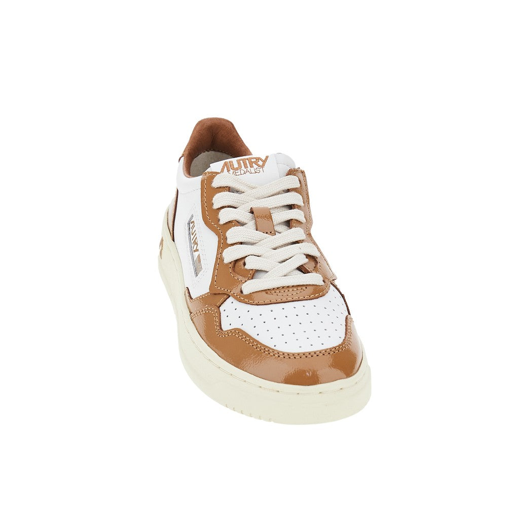 AUTRY Medalist Low sneakers with patent details